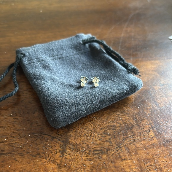 Linjer Aria 2.5 mm White Gold Diamond Studs - Picture 3 of 4